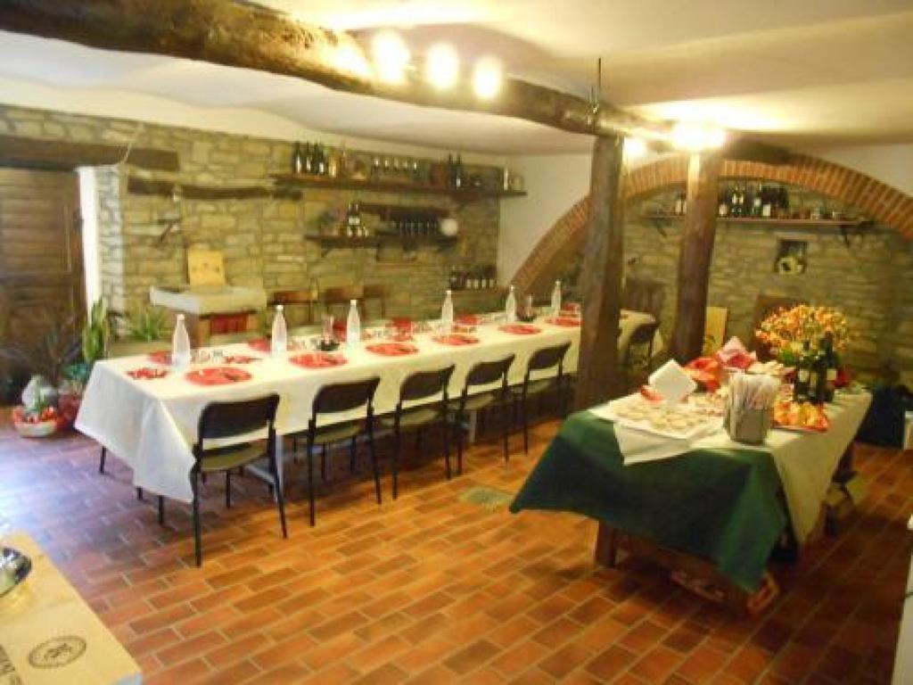 Il Grappolo In Langa Villa Monastero Bormida Luaran gambar